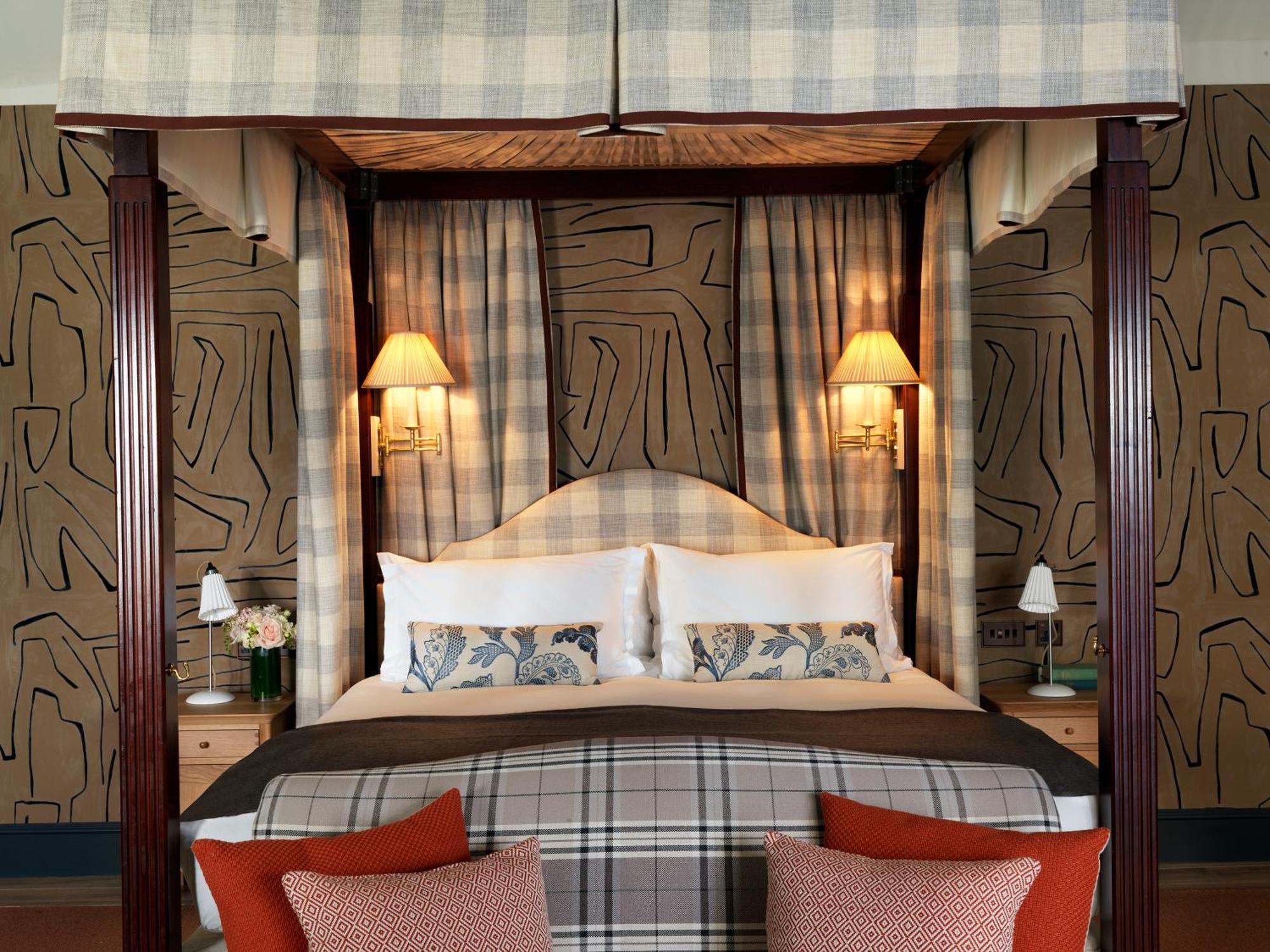 The Stafford London Hotel Bagian luar foto A bedroom at the hotel