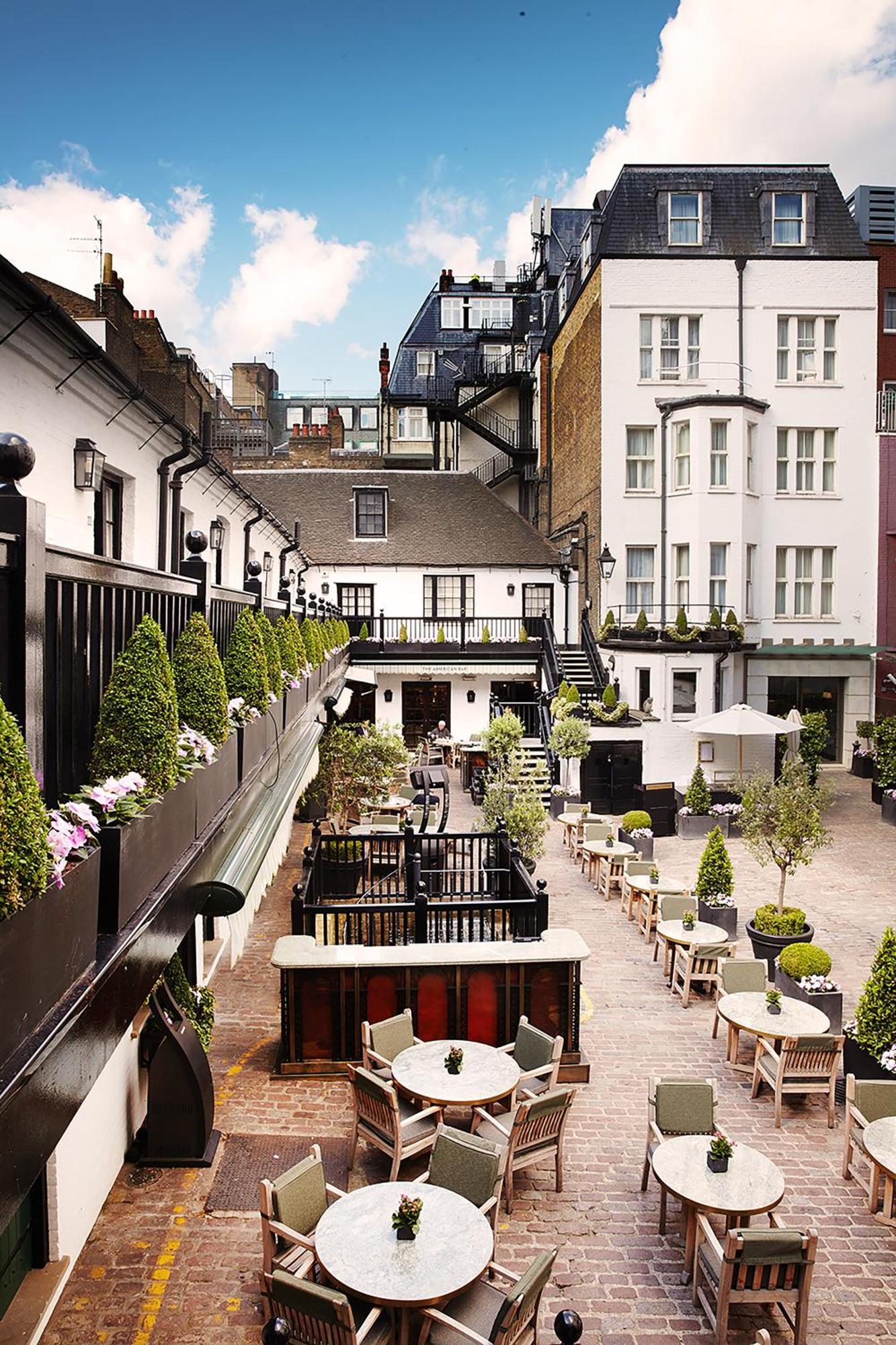 The Stafford London Hotel Bagian luar foto The courtyard at the hotel