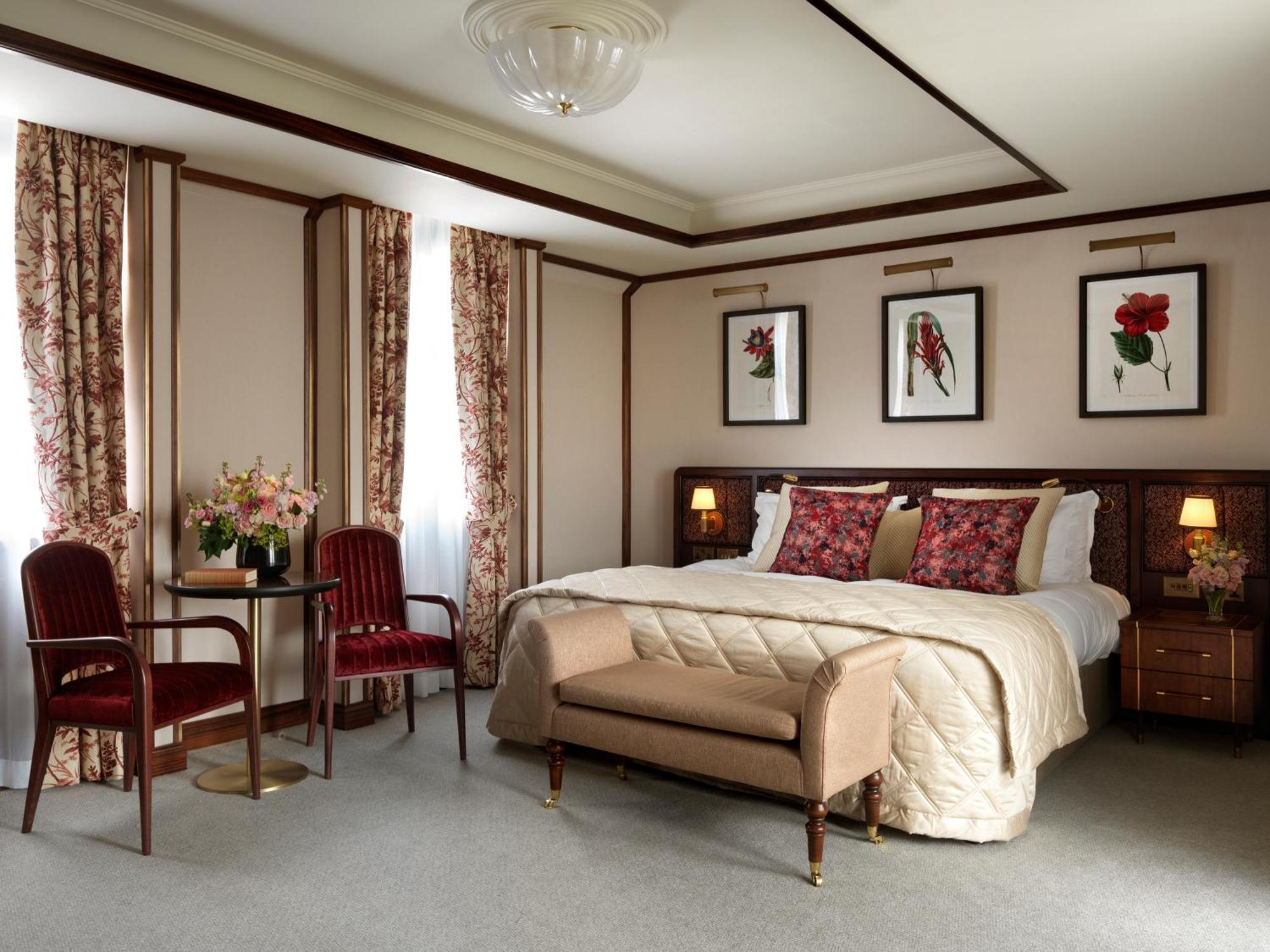 The Stafford London Hotel Bagian luar foto A bedroom at the hotel