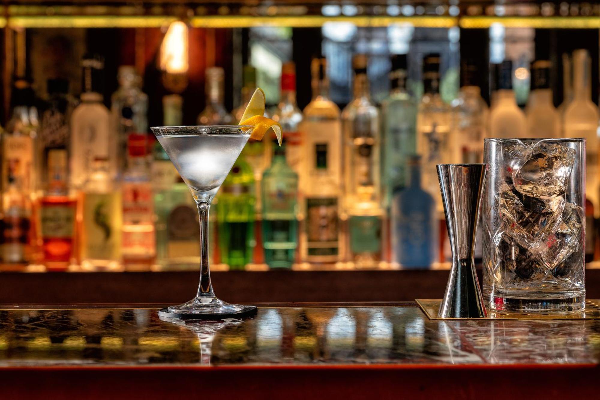 The Stafford London Hotel Bagian luar foto A Vesper cocktail