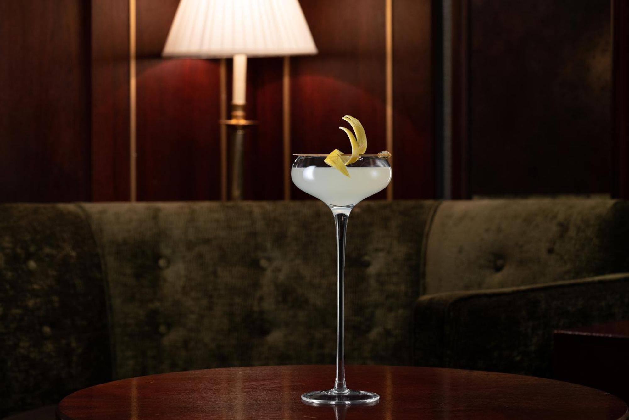 The Stafford London Hotel Bagian luar foto A Vesper cocktail