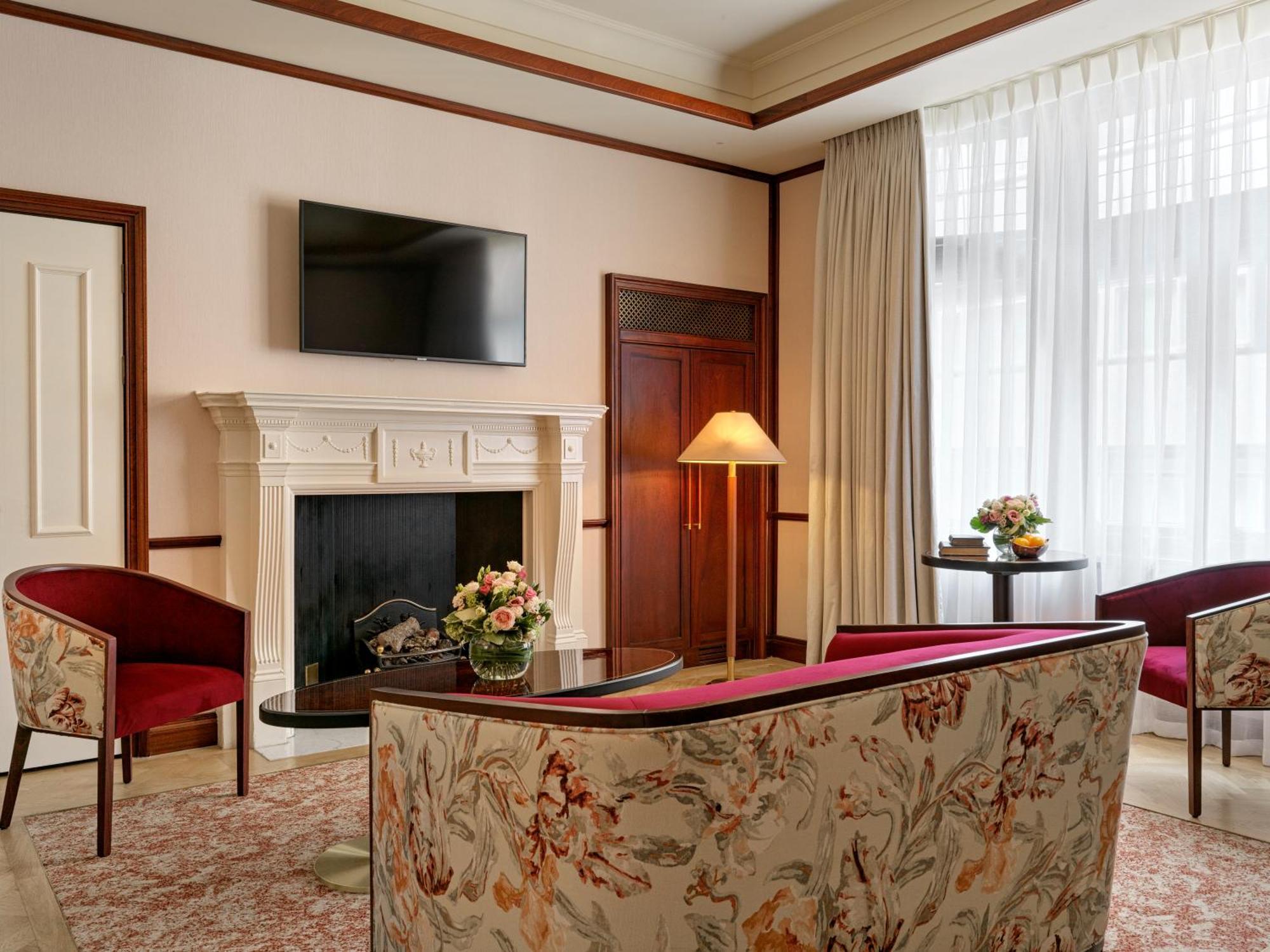The Stafford London Hotel Bagian luar foto A suite at the hotel