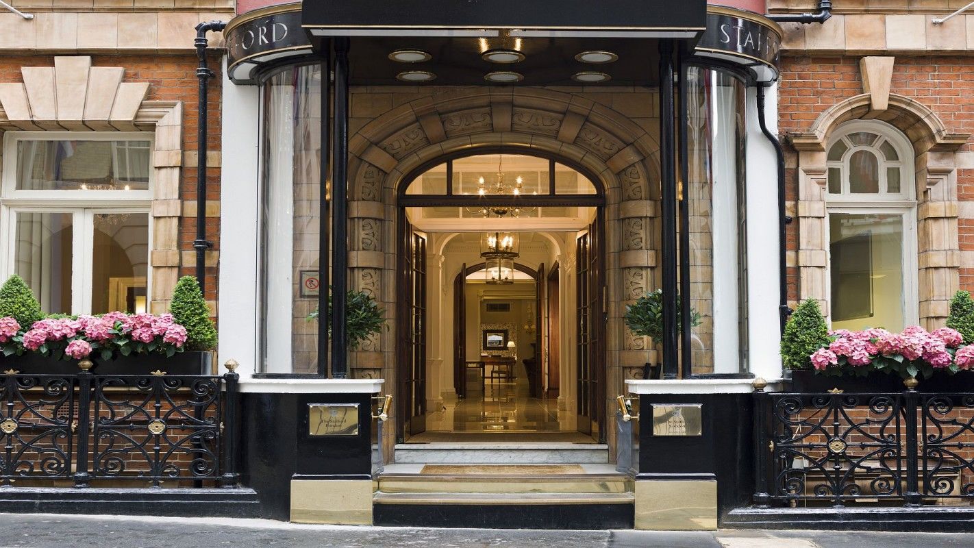 The Stafford London Hotel Bagian luar foto Entrance to the hotel