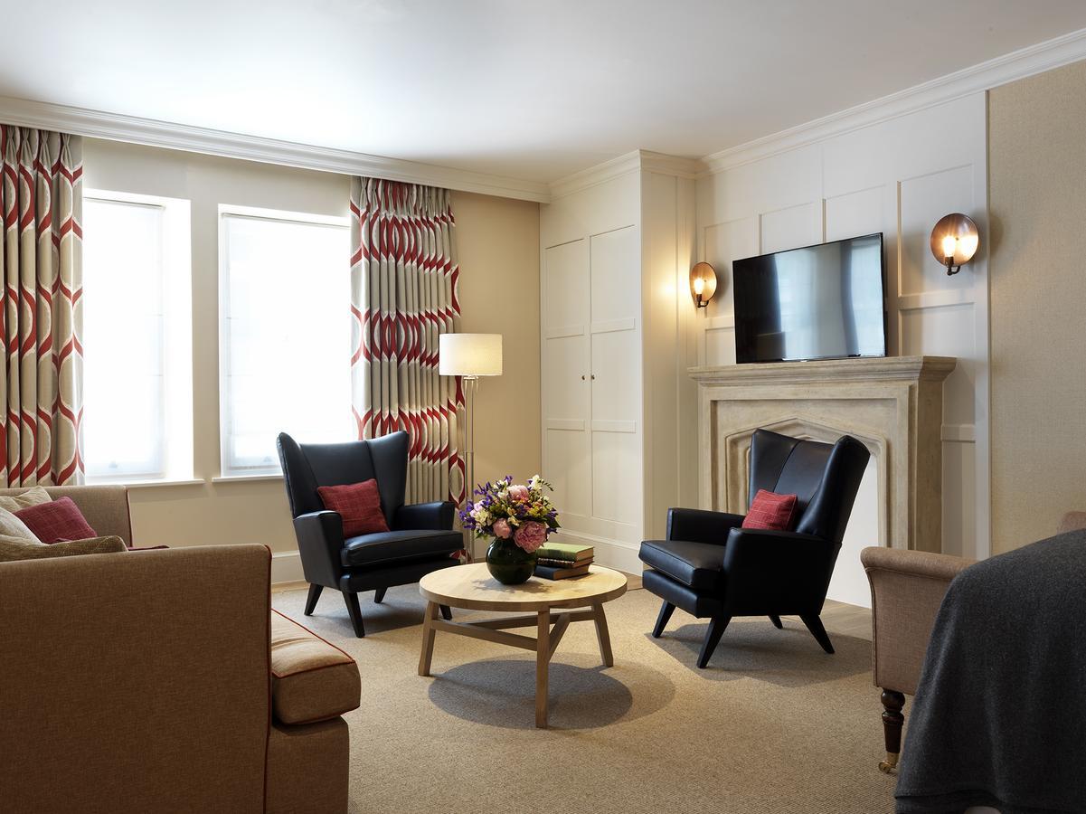 The Stafford London Hotel Bagian luar foto A suite at the Hotel de Crillon