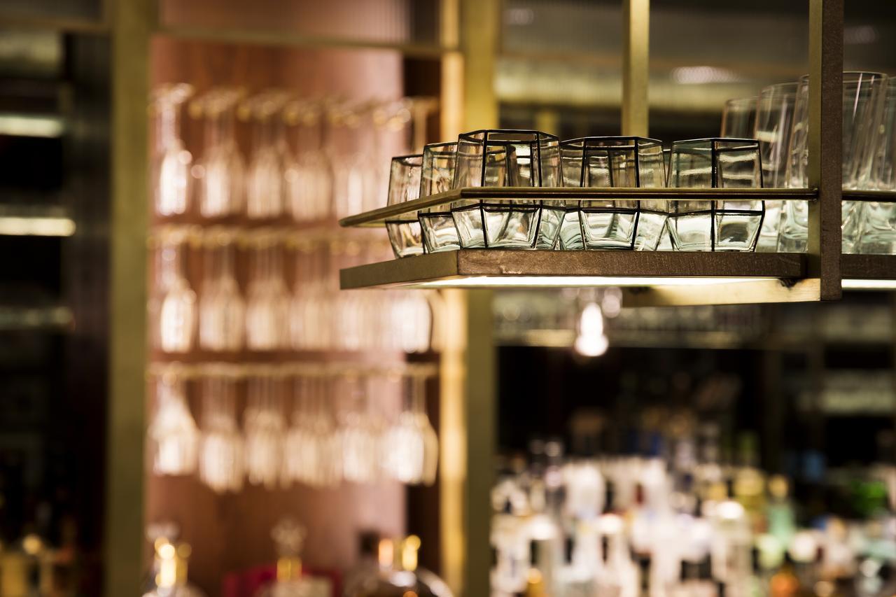 The Stafford London Hotel Bagian luar foto A bar in a restaurant