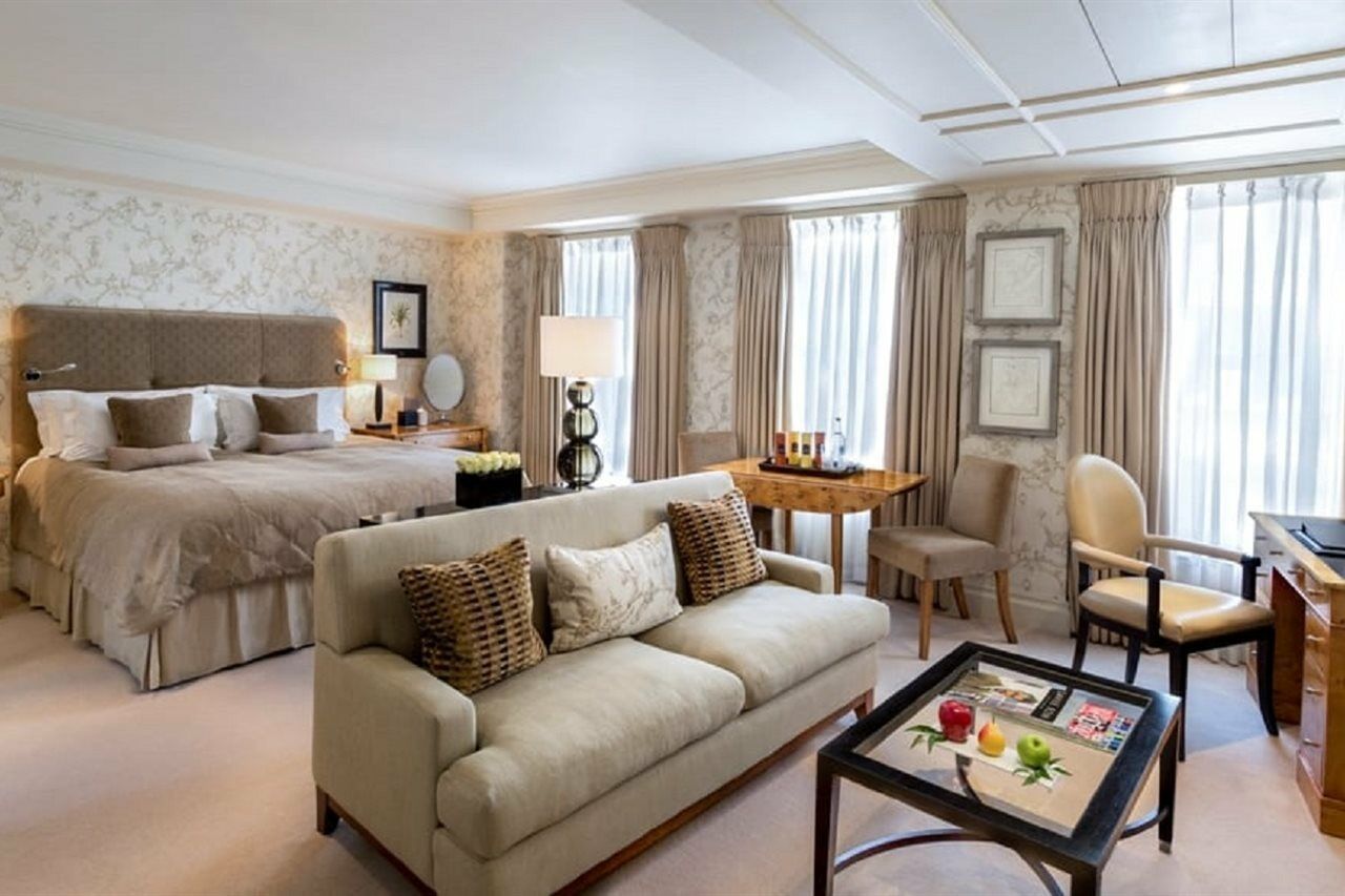 The Stafford London Hotel Bagian luar foto A suite at the Mandarin Oriental London