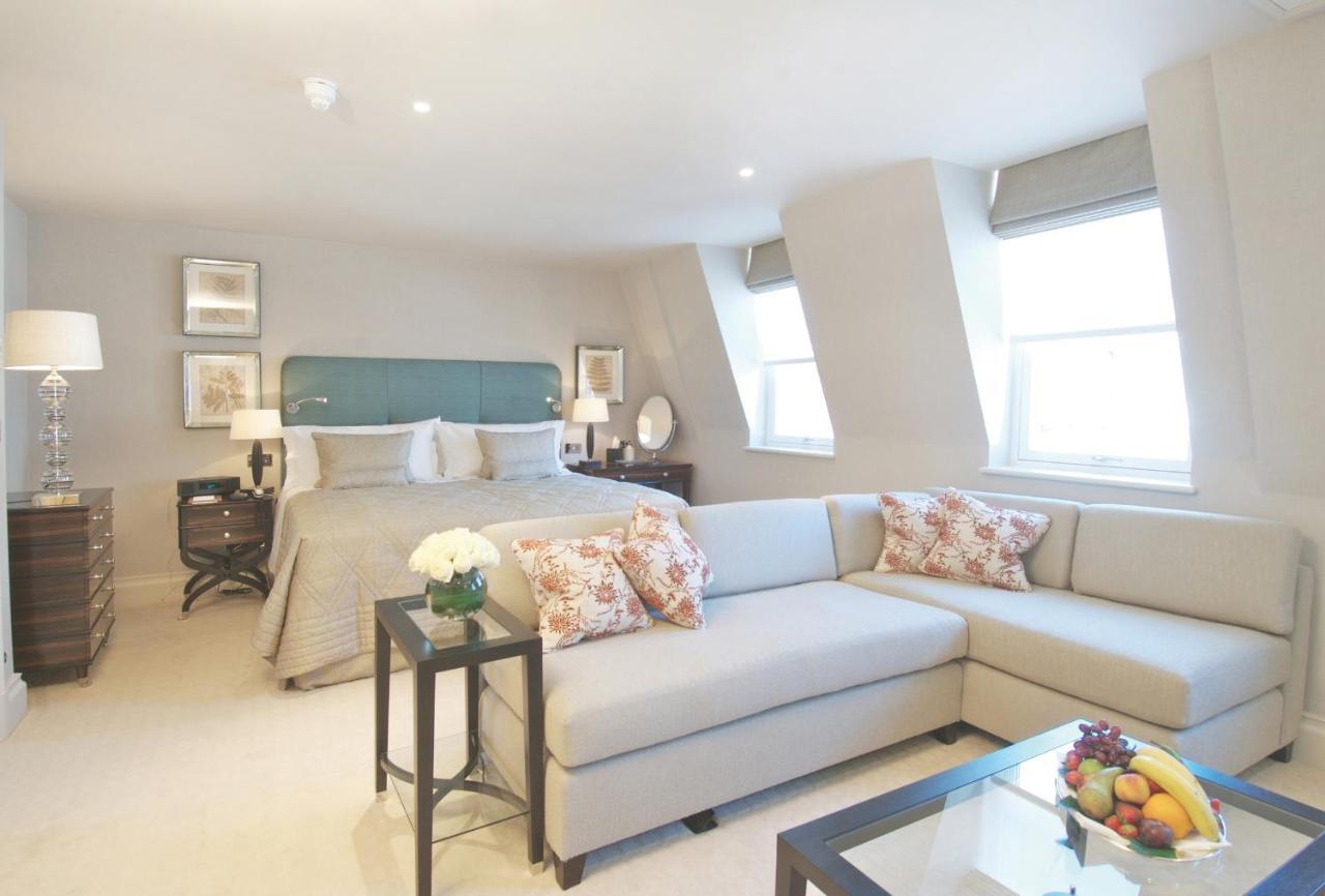 The Stafford London Hotel Ruang foto A suite at the hotel